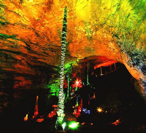 長沙出發(fā)到溶洞奇觀黃龍洞、天門山、玻璃棧道、鳳凰古城九景往返三日游
