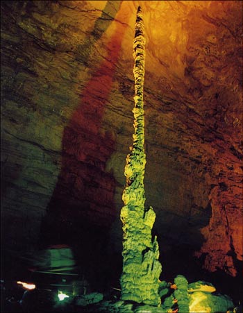 張家界國(guó)家森林公園、大峽谷、玻璃橋、鳳凰古城四日游