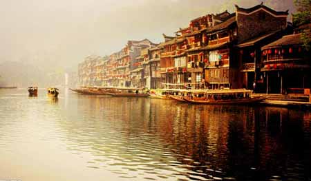 張家界國家森林公園、袁家界、天子山、大峽谷、玻璃橋、鳳凰古城兩晚三日游